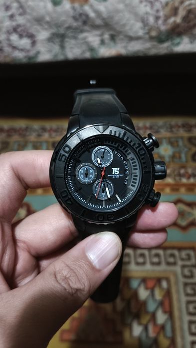 Наручные часы кварцевые