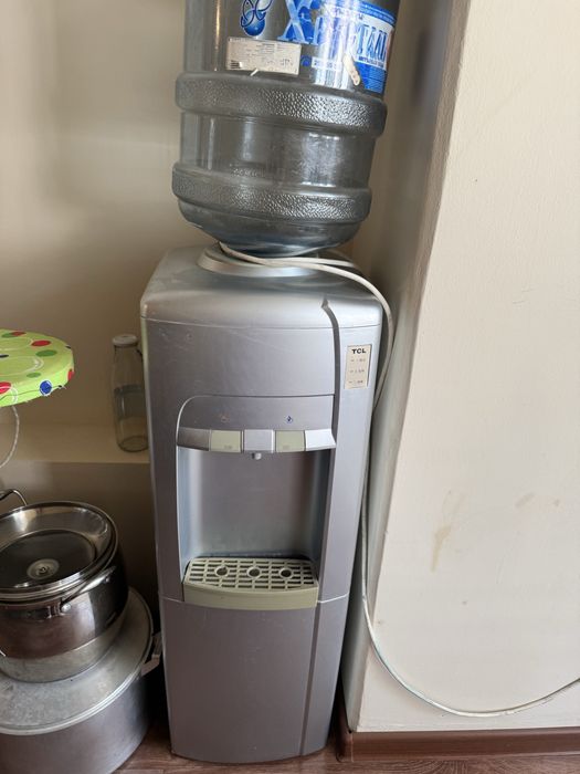 Диспенсер для воды с холодильником