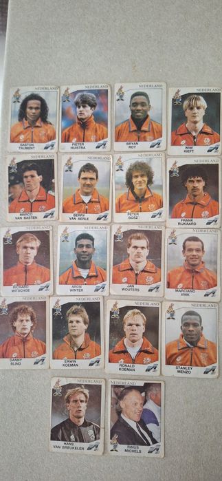 Vand cartonase cu fotbalisti Panini CM ITALIA 1990/EURO 1992