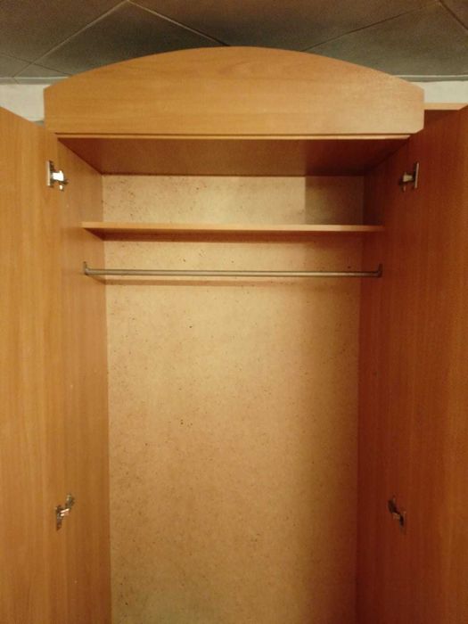 Продается плательный шкаф со штангой