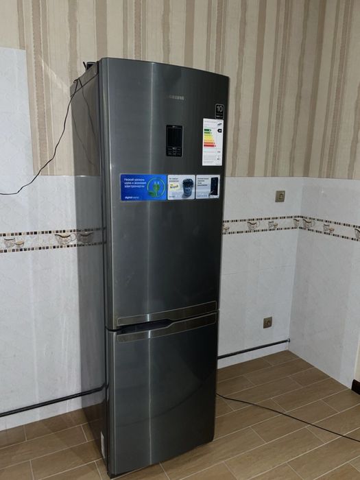 Холодильник Samsung