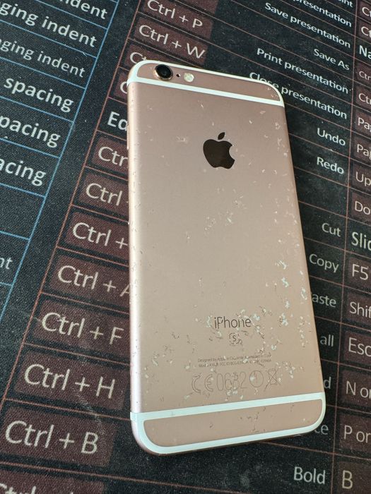 Vand Iphone 6S gold 32 gb pentru piese