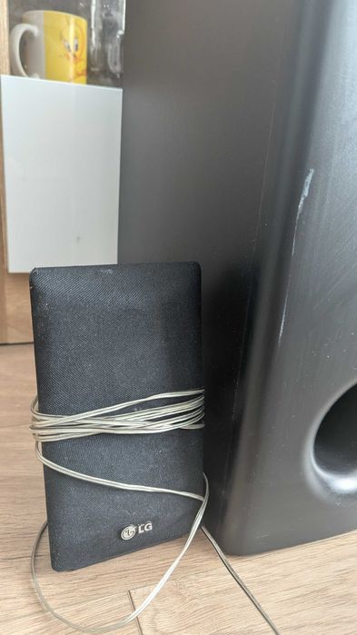 Субуфер и две тонколони LG система за домашно кино
