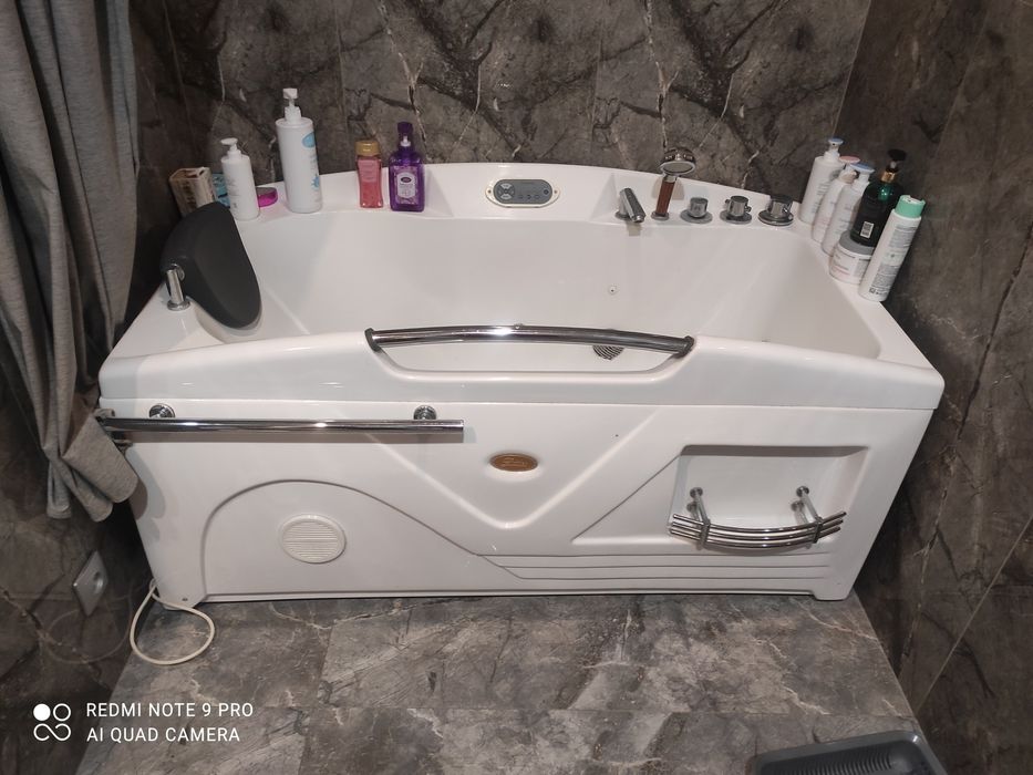 Продам ванную джакузи