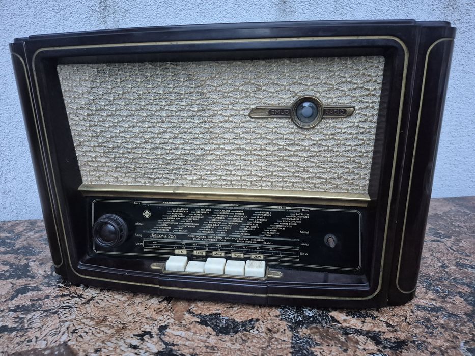 Vând Radio carcasa Bachelita cu lampi model Emud Rekord 200 fab.1954