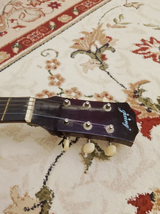 Гитара за 8000т .