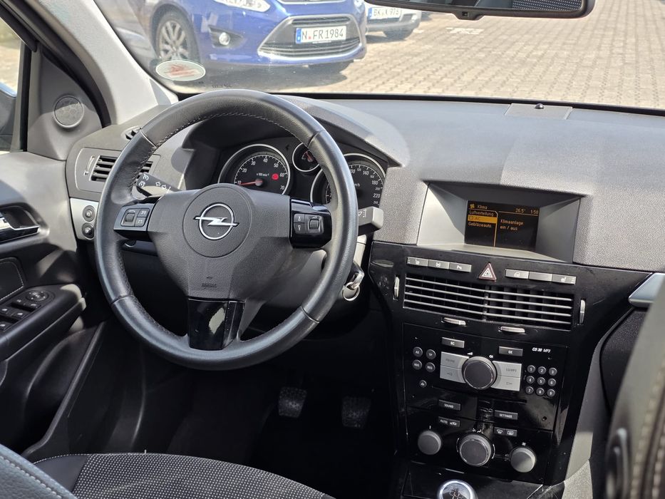 Opel Astra H - 1.6i 116CP - Xenon * Climatronic * Semi-Piele