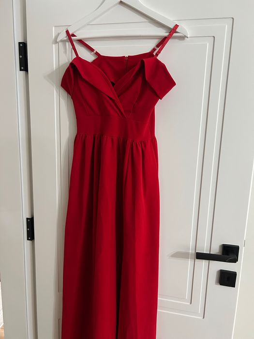 Продавам дълга официална рокля