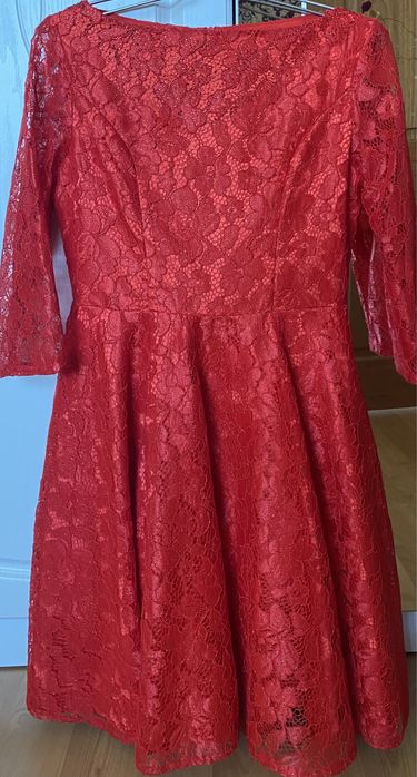 Женское платье красное