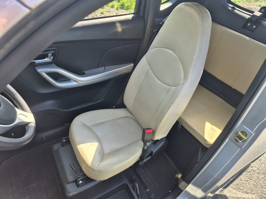 Vând mașinuța electrica Elbons 4ECO