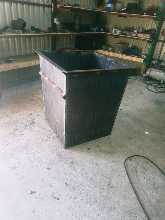 Продам мусорные контейнеры