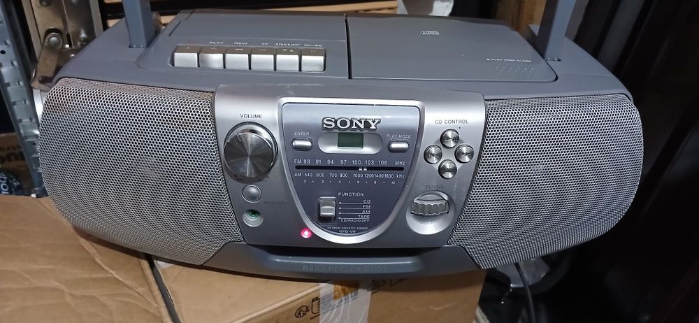 Boombox Sony  CFD-V8 Cd/Radio/Caseta
