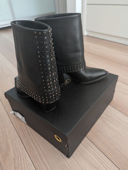 Vând botine IlPasso, negre, mărimea 37, purtate o singura data.