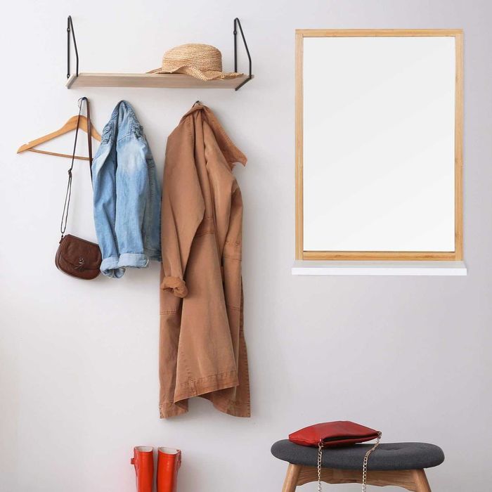 Oglindă de perete Relaxdays cu raft ,bambus-mdf  , 54,5 x 38 x 12 cm