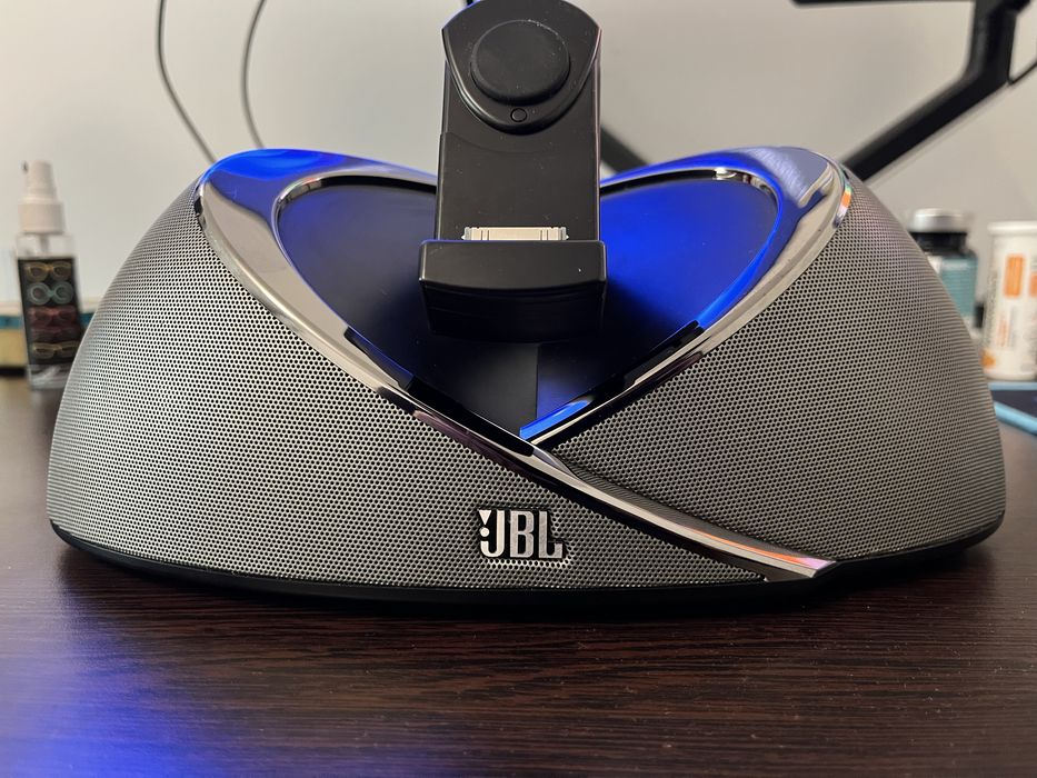 Boxă JBL OnBeat Air – sunet premium + docking iPhone/iPad/iPod