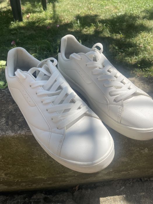 Бели обувки Зара