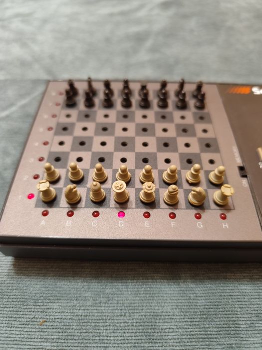 Продавам шах произведен Hong Kong