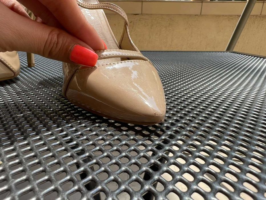 Дамски обувки на висок ток бежови лачени, номер 36