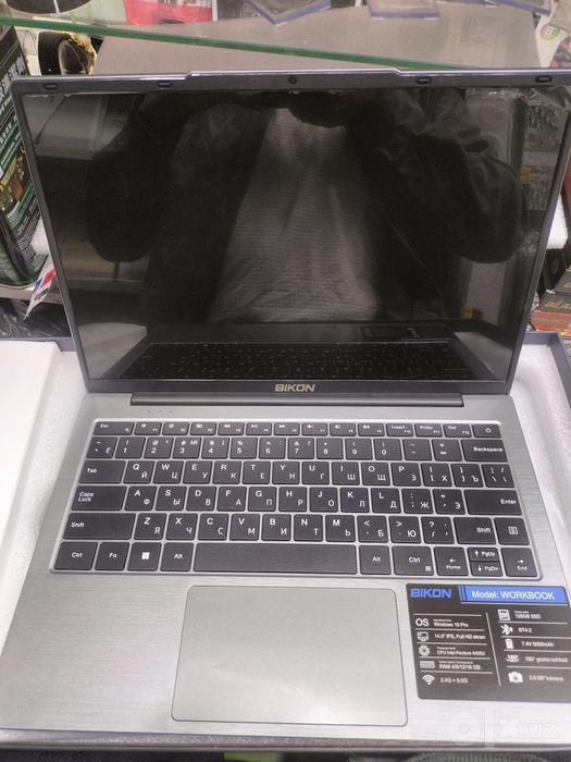 Yangi noutbuk sotiladi