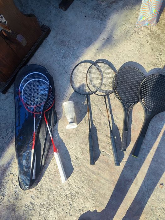 Семеен комплект от 3 бр. ракети и 4 хилки.