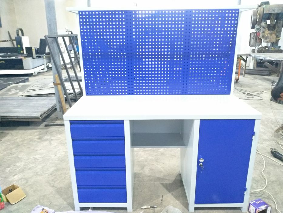 Раздевальные шкафы, метал шкаф, металлический шкаф верстак тележки.