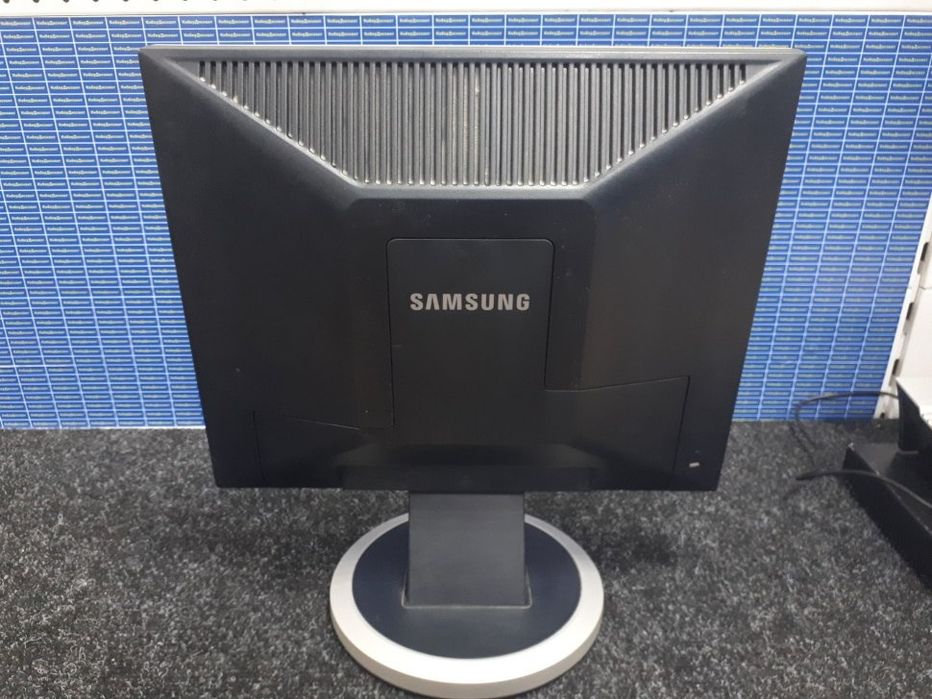 Монитор Samsung Syncmaster 740n