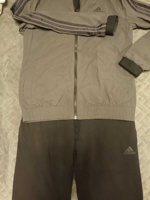 Анцунг ADIDAS размер S-М. Суичър Adidas за тинейджъри.