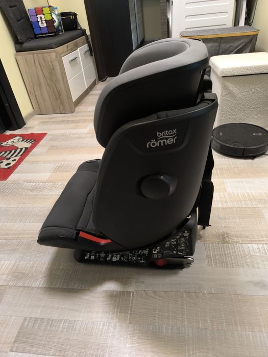 Продавам столче за кола Britax Romer- Advansafix IV R, 9-36 кг, с IsoFix