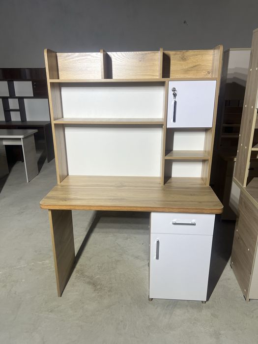 Stol Parta Pismenniy