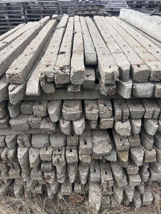 Продавам бетонни/циментови колове