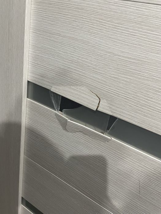 Дверь ремонтироват надо??