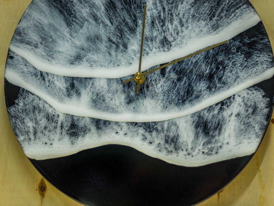 Стенен часовни от епоксидна смола