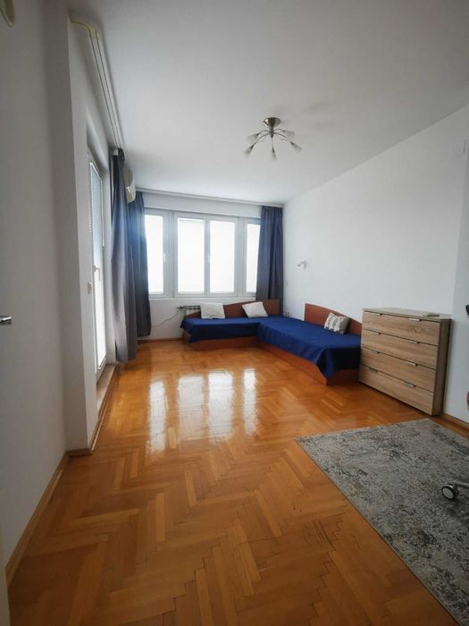 Дава се под наем Тристаен апартамент в София, Хладилника - 150 кв.м за 1047.03 € - Снимка #8