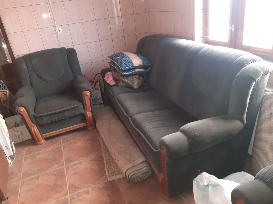 Canapea extensibila si dou fotolii  in stare foarte buna, negociabil