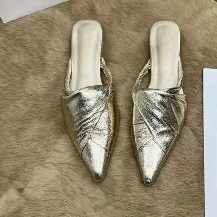 Продам золотистые мюли