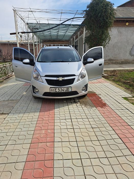 Спарк срочно сотилади