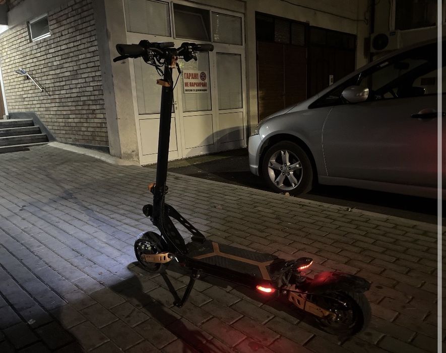 Продавам тротинедта c2max