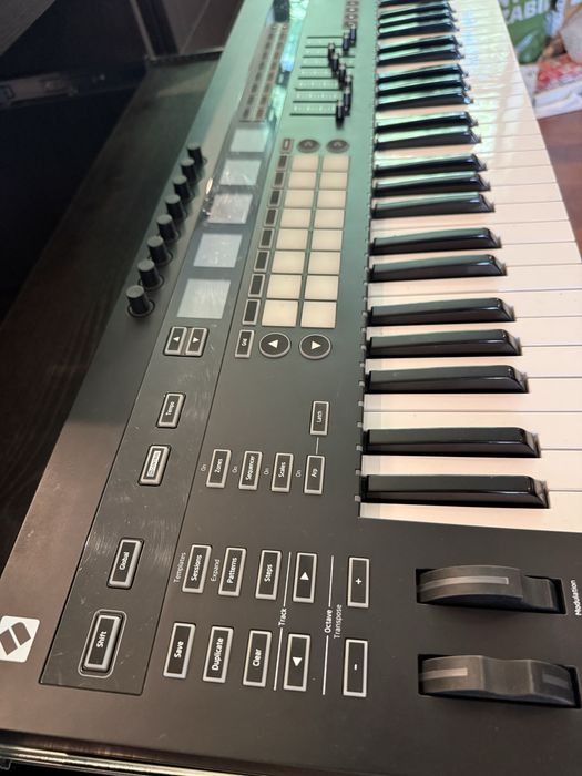 Novation SL 61 keys Mk3 keyboard controller midi