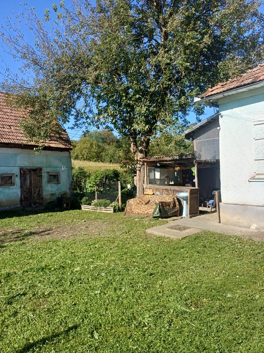 Casa de vanzare la tara