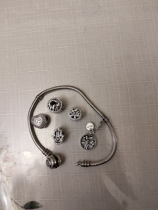 Браслет серебряный Пандора .