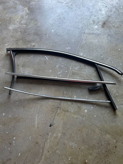 Bandouri cromate , oglinda neagra  ptr usa dreapta fata Vw Passat b6