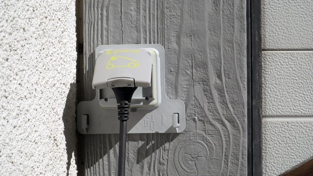 Priza incarcare auto electric Legrand GreenUp 16A 230V 3.7kW IP55