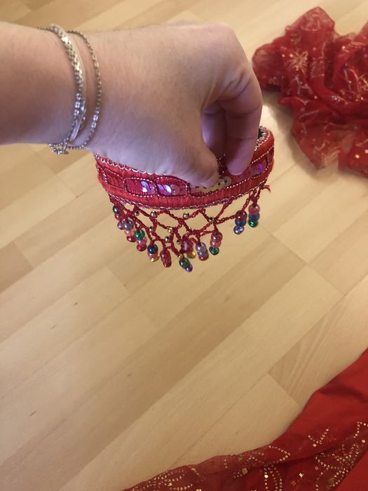 Costum cadana dansatoare XXS 5 piese dans oriental rosu banuti aurii