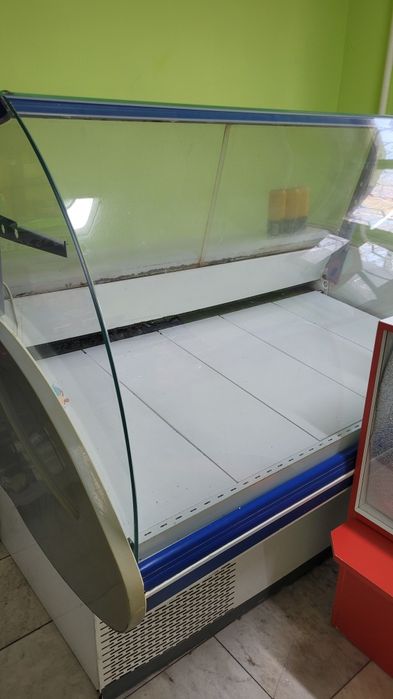 Продам витринный холодильник