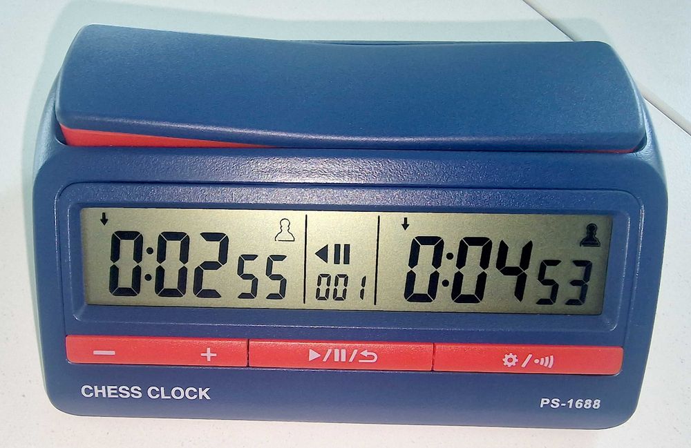 Шах часовник електронен