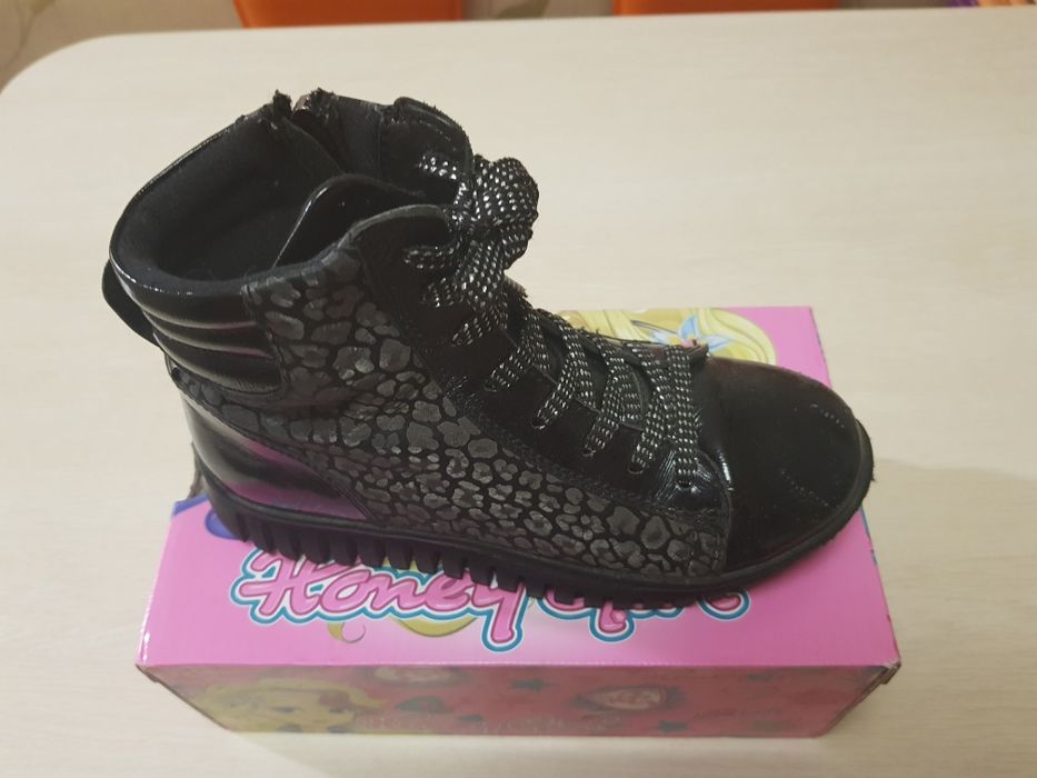 Ботинки осенние на девочку с замочком..м