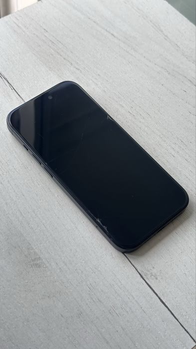 Iphone 15, 90% заряд