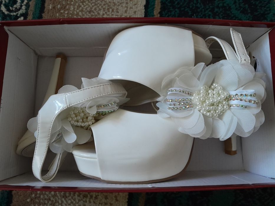 Туфли на каблуке