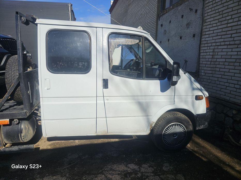 Продам  эвакуатор  форд.