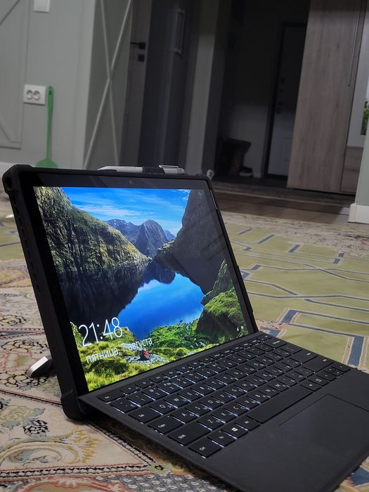 Microsoft Surface Pro 5 i5 / 4gb